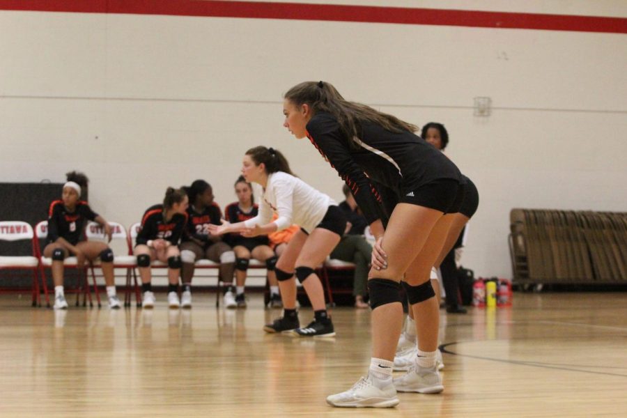 Sophomore+Lexi+Moeschler+and+Junior+Nikki+Ledbetter+await+the+serve+while+competing+against+Ottawa+on+Sept.+17.%0A
