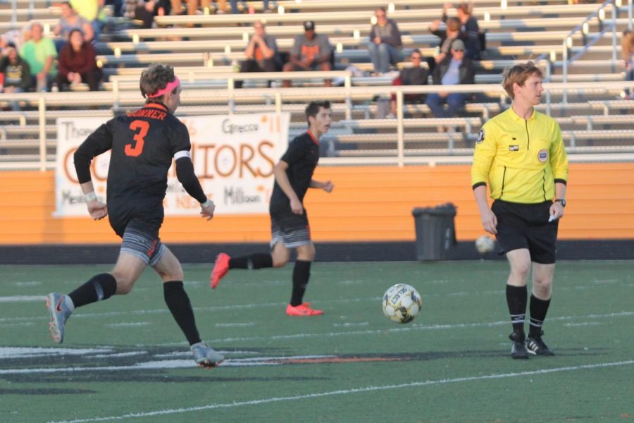Junior+midfielder+Zack+Reno+pushes+the+ball+up+the+field+in+a+home+loss+against+Tonganoxie+on+Sept.+26.