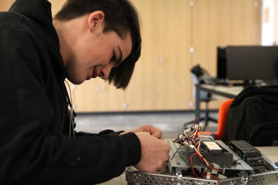 Sophomore Spencer Duckworth re-treading his robot before faces his opponents.