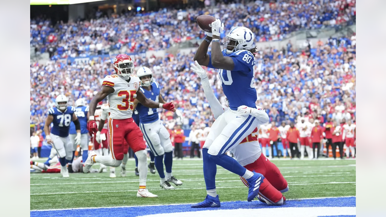 Jelani Woods catching a pass in the endzone for the Colts.